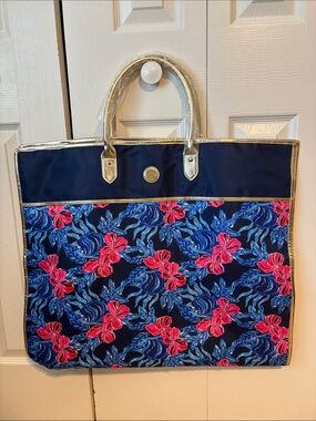 Lilly Pulitzer Travel Garment Bag-"Low Tide Navy It's Ofishell" Print